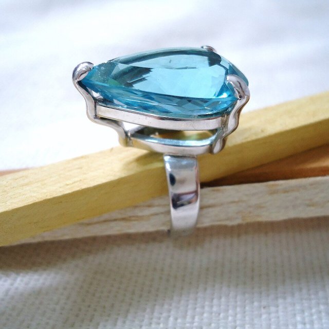 Pierścionek Lodowiec – topaz