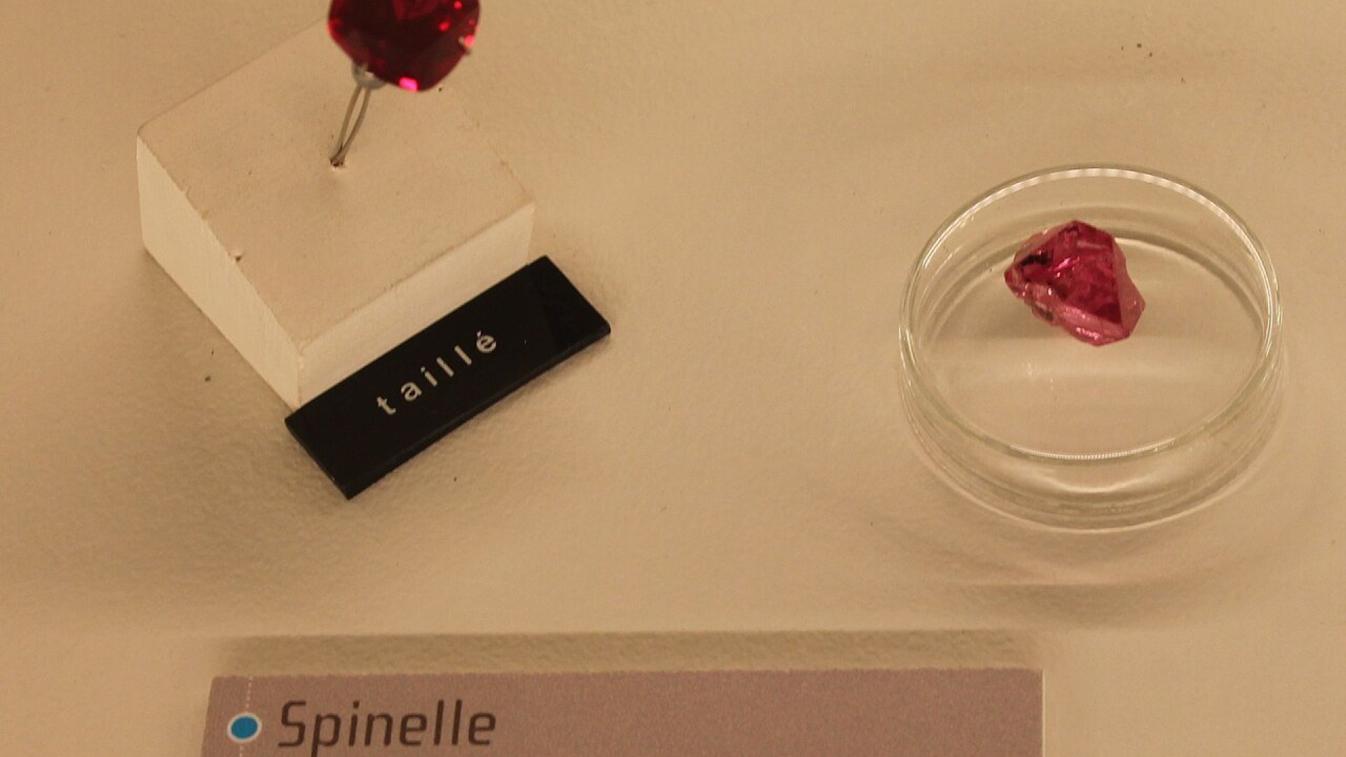 Pierścionek Mogok – spinel
