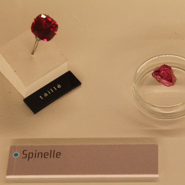 Pierścionek Mogok – spinel