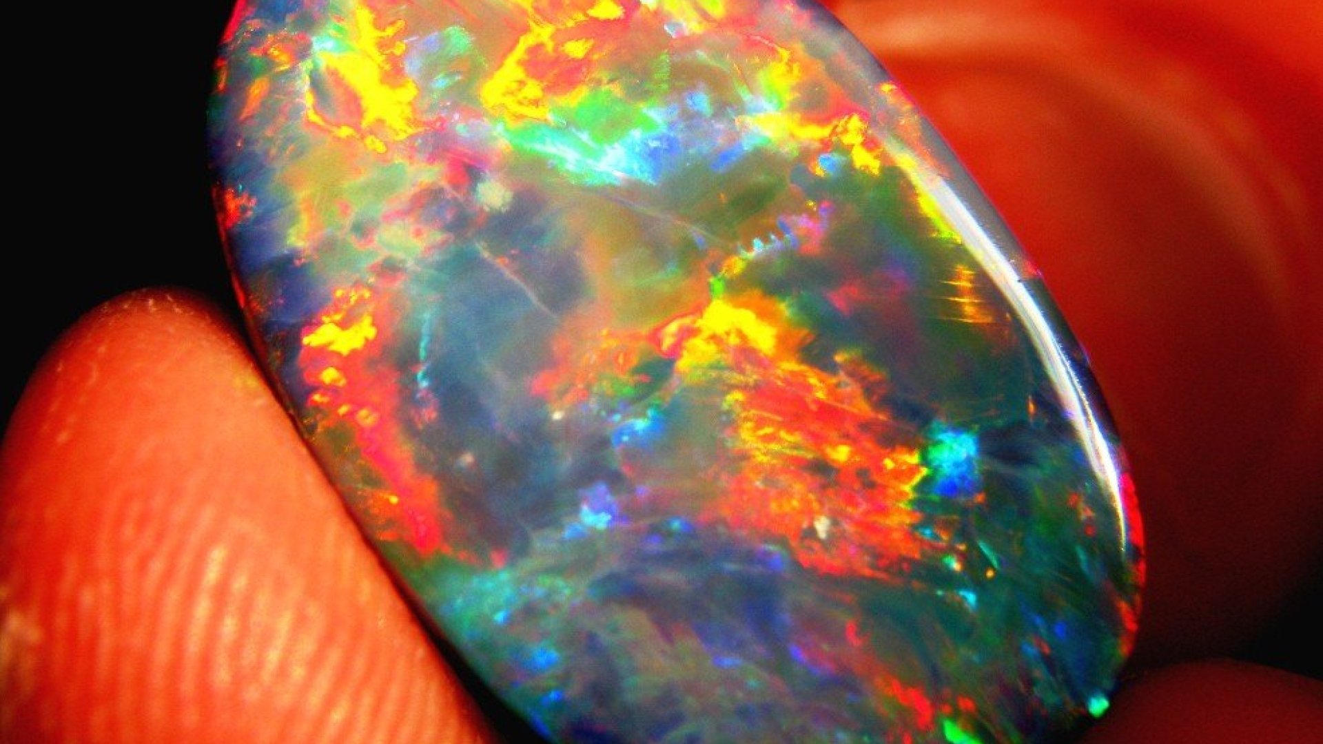 Opal: kamień, który oddycha
